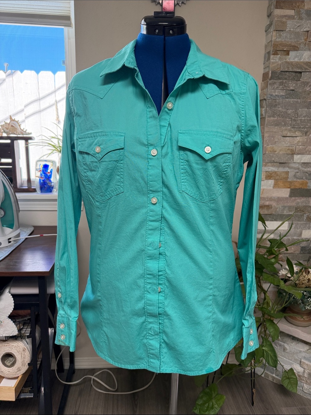 Wrangler Women's Teal Button-Front Western Shirt